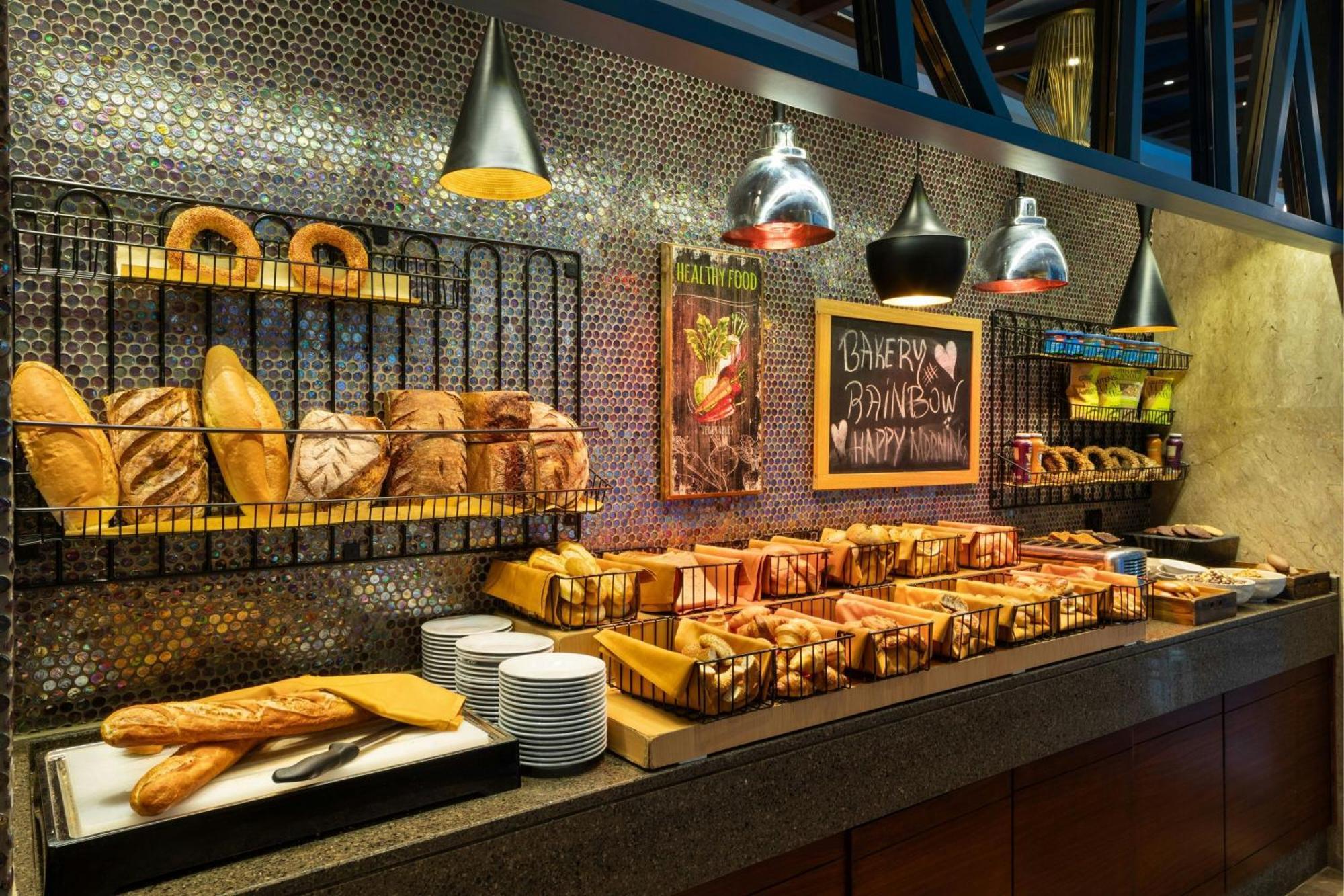 Sheraton Bursa Hotel Exterior foto Bakery section at a restaurant